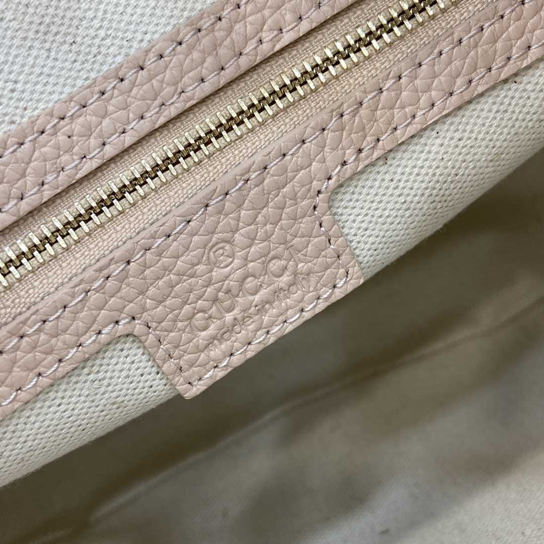 Gucci GG Emblem Medium Shoulder Bag - EUR FASHION