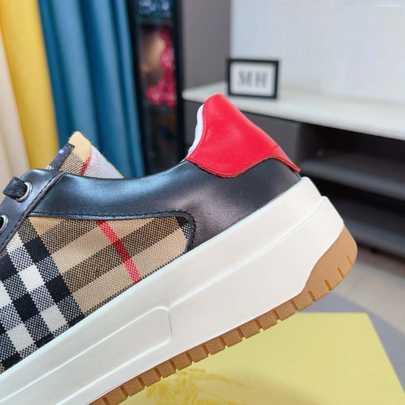 Burberry Sneakers - EUR FASHION