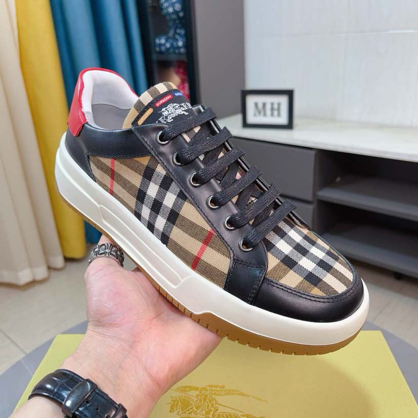 Burberry Sneakers - EUR FASHION