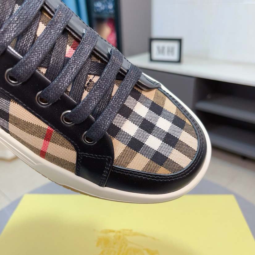 Burberry Sneakers - EUR FASHION
