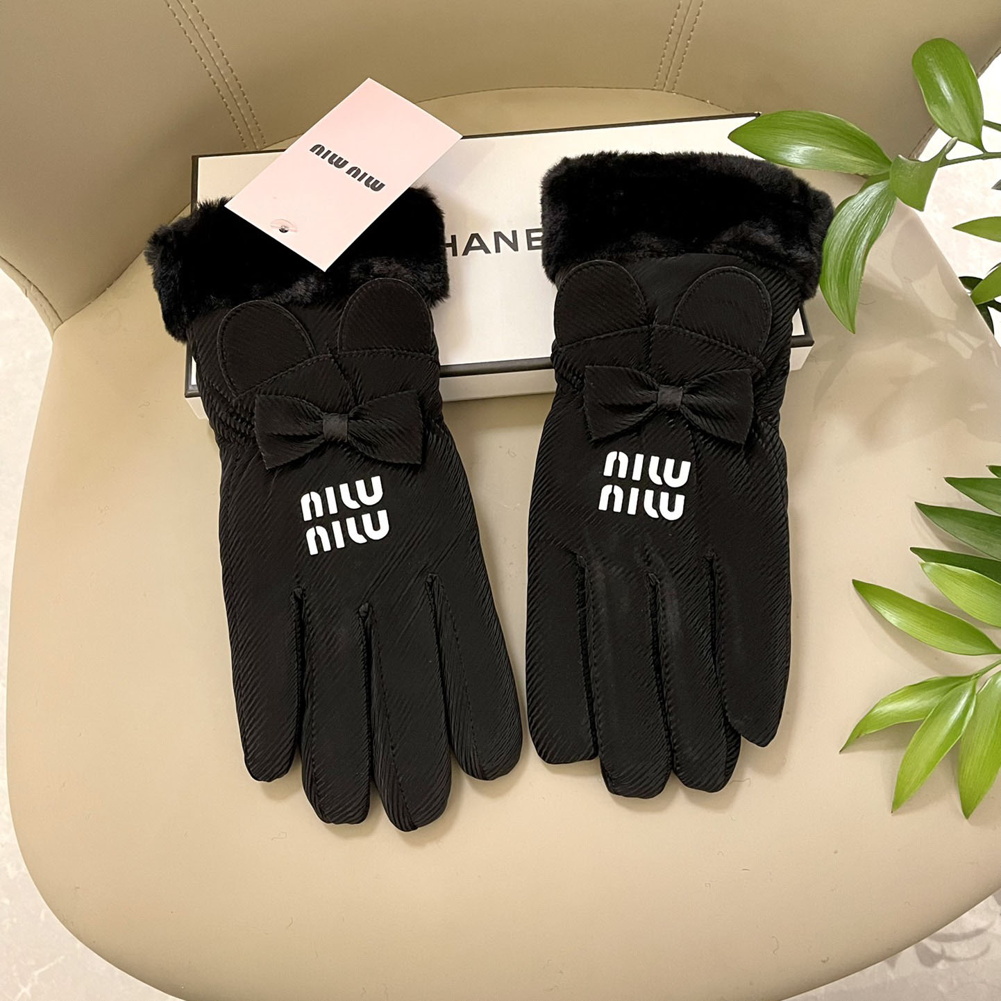 Miu Miu Gloves  - EUR FASHION