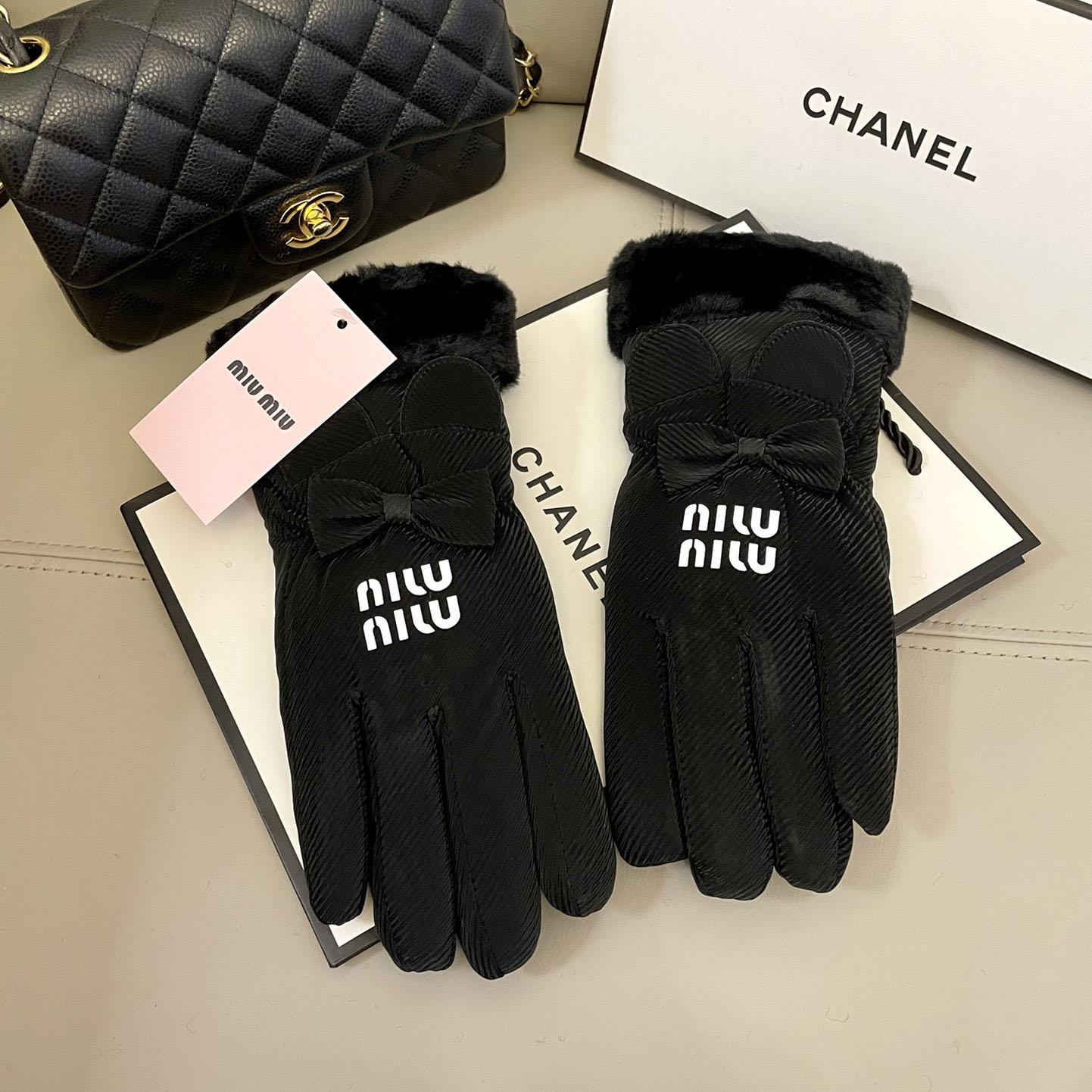 Miu Miu Gloves  - EUR FASHION
