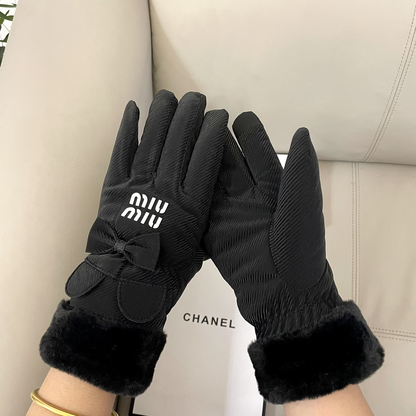 Miu Miu Gloves  - EUR FASHION