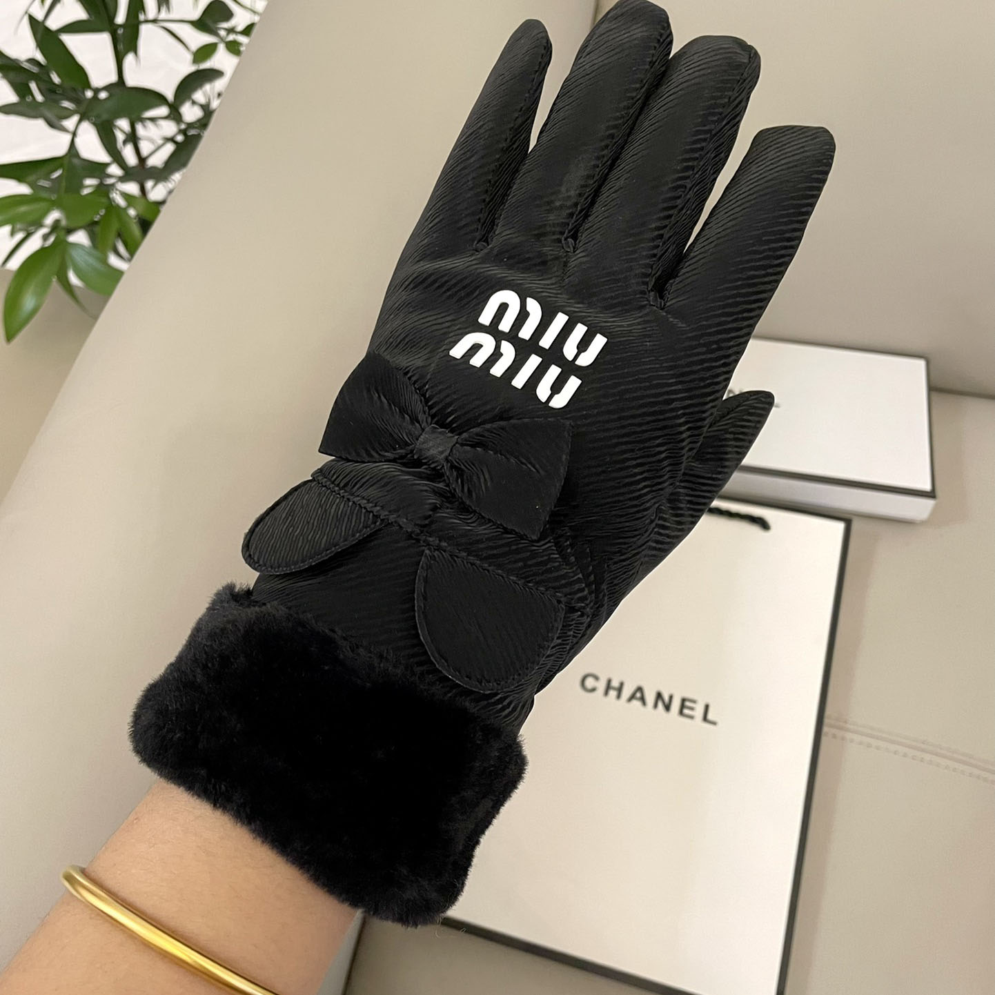 Miu Miu Gloves  - EUR FASHION