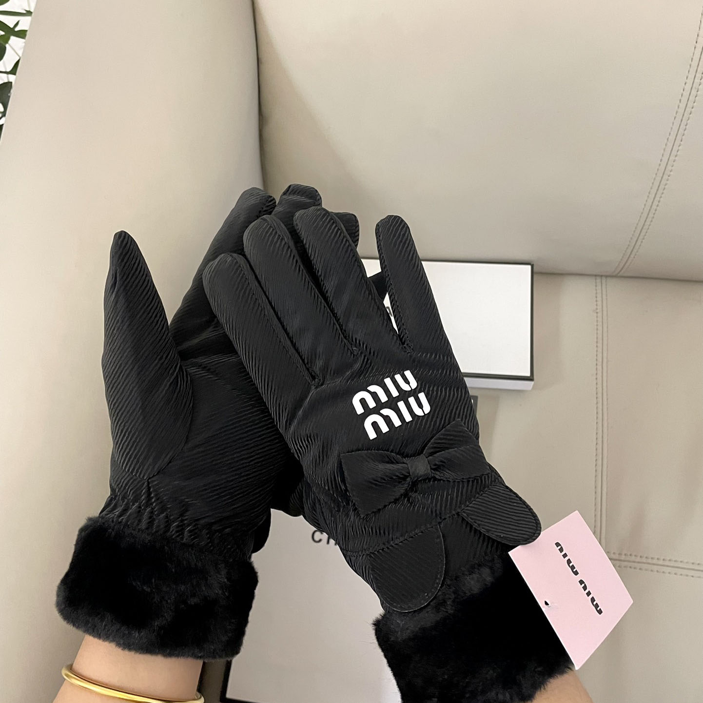 Miu Miu Gloves  - EUR FASHION