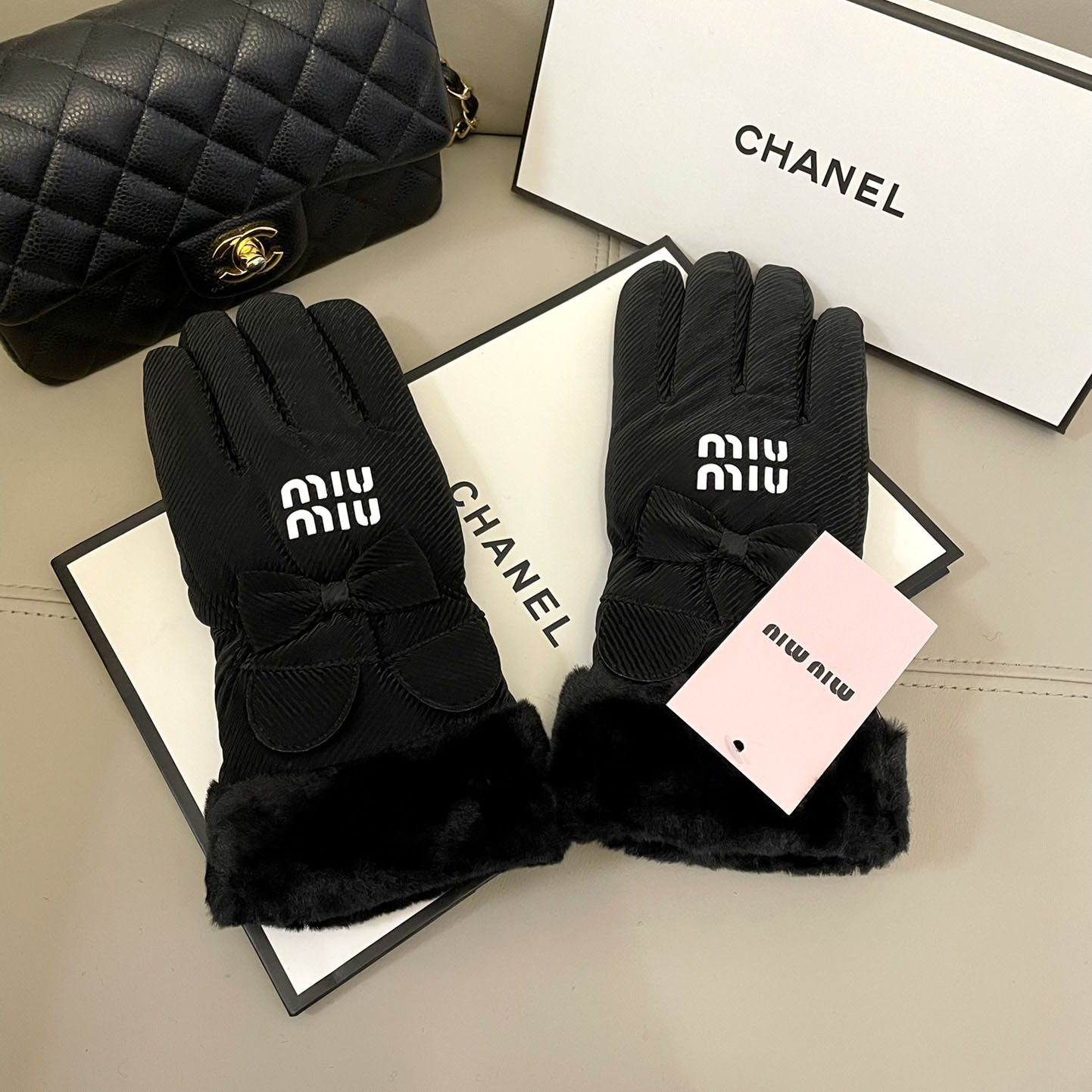 Miu Miu Gloves  - EUR FASHION