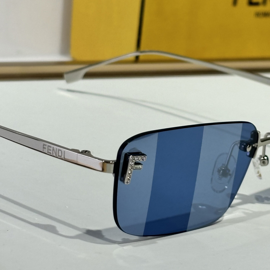 Fendi First Crystal Palladium-colored Sunglasses With Blue Lenses    - EUR FASHION