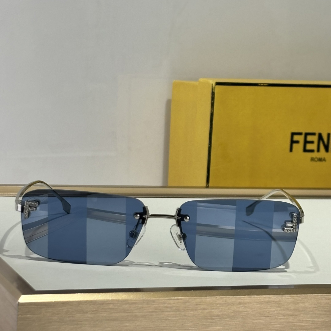 Fendi First Crystal Palladium-colored Sunglasses With Blue Lenses    - EUR FASHION