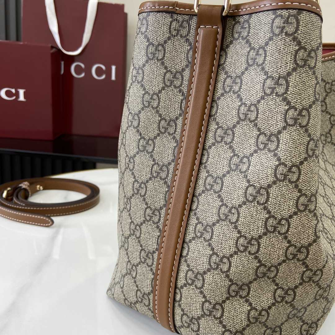 Gucci GG Emblem Small Shoulder Bag - EUR FASHION