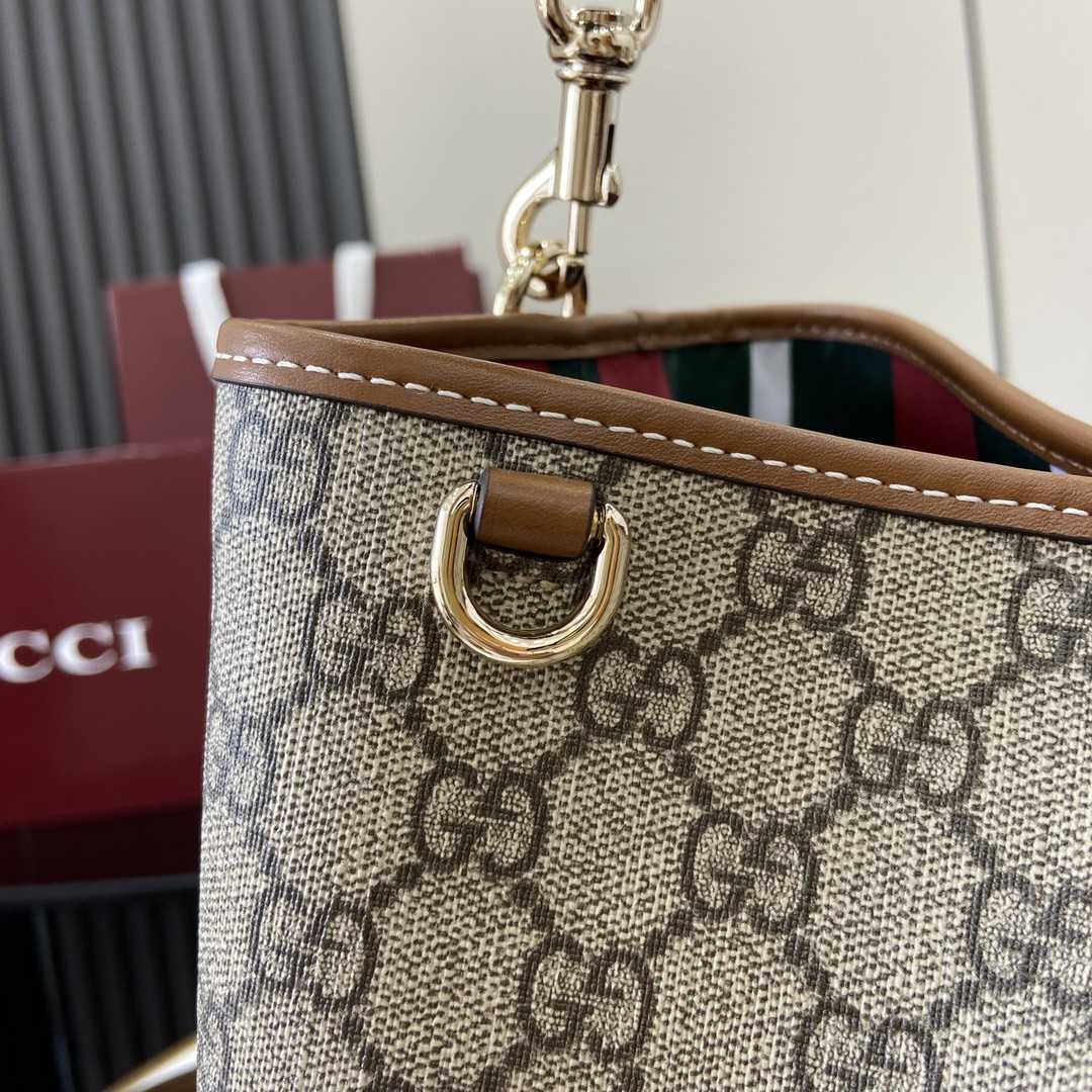 Gucci GG Emblem Small Shoulder Bag - EUR FASHION