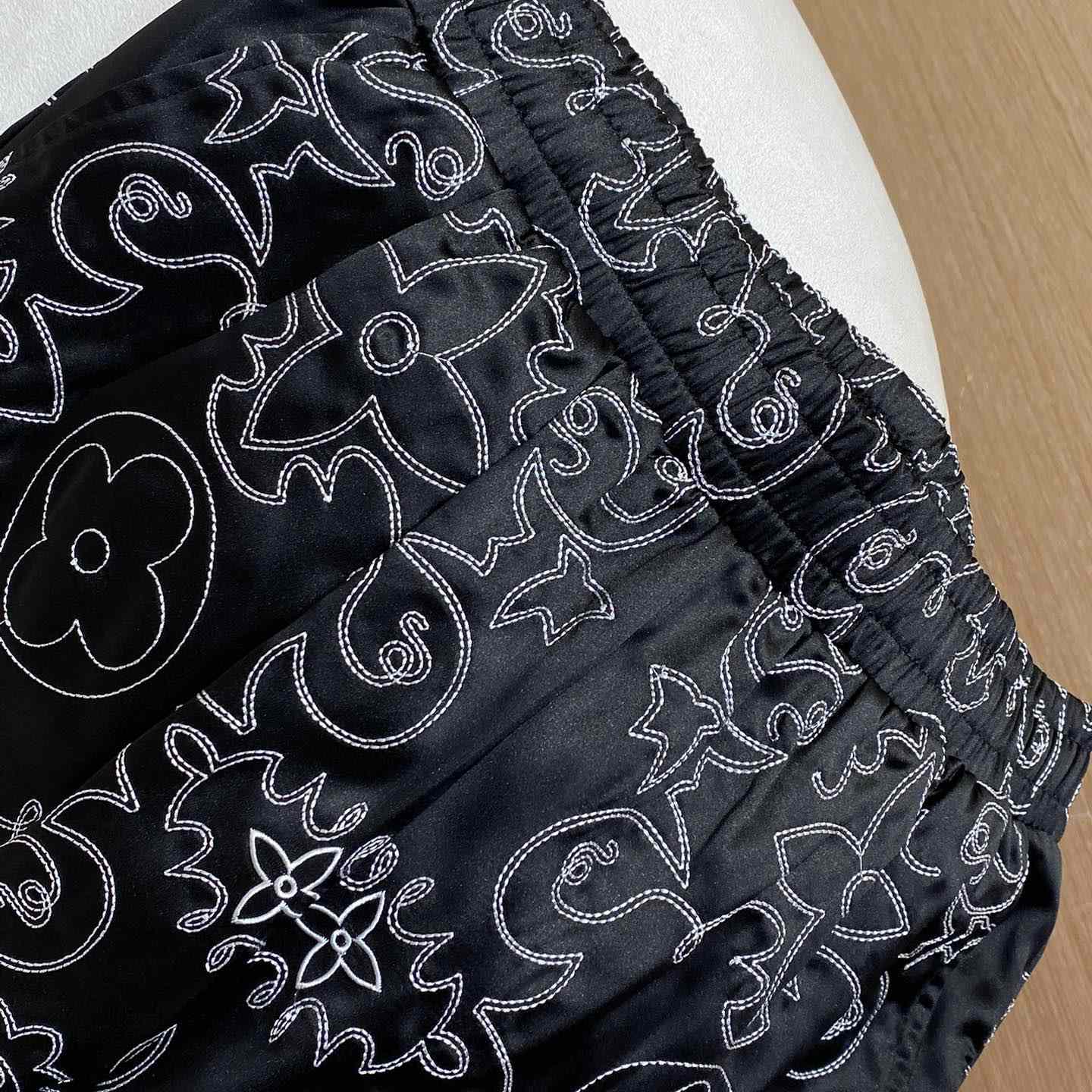 Louis Vuitton Printed Silk Shorts   1AFWOR - EUR FASHION