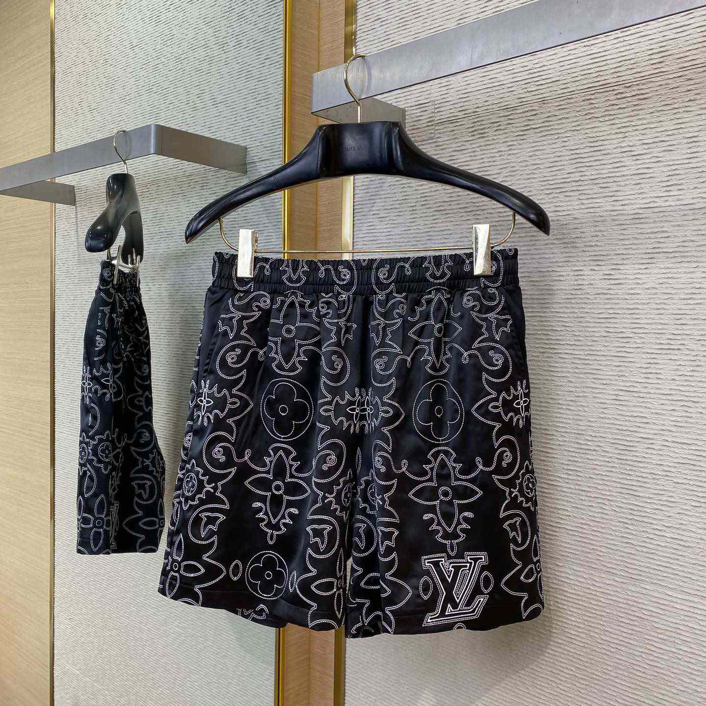 Louis Vuitton Printed Silk Shorts   1AFWOR - EUR FASHION