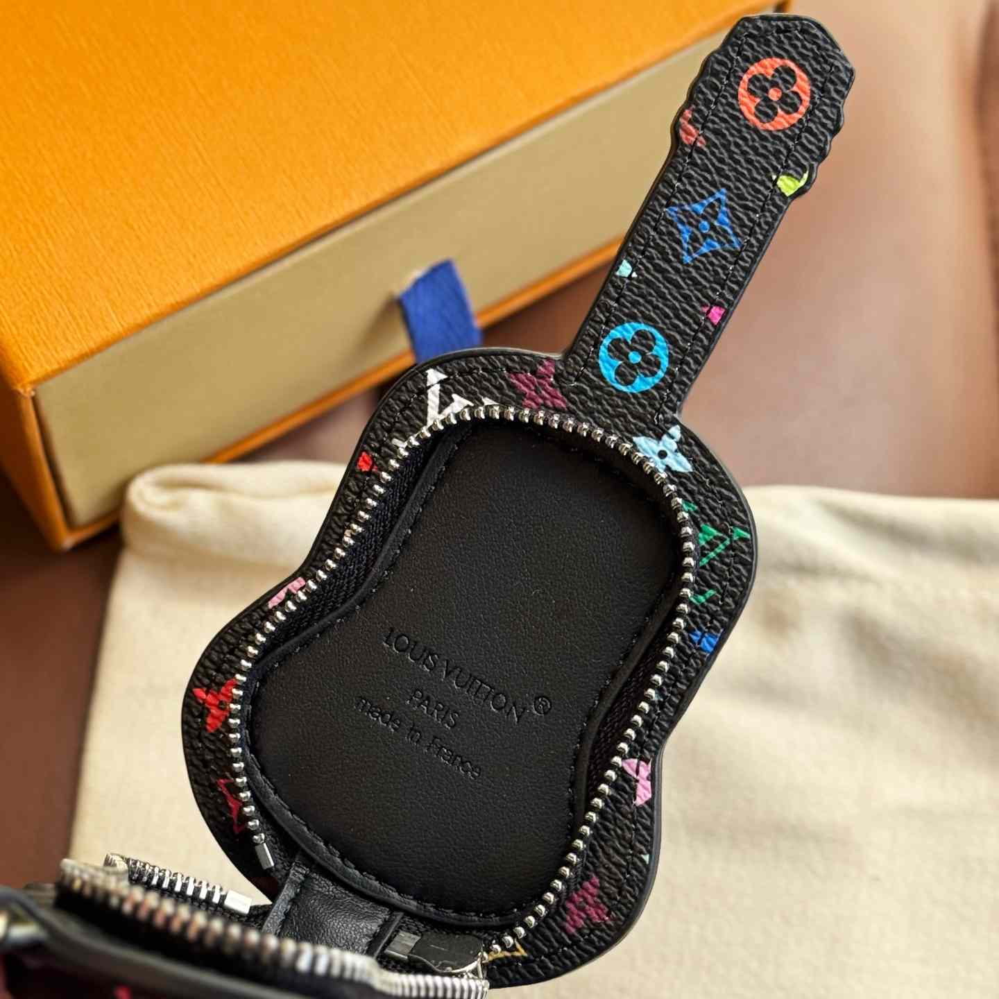 Louis Vuitton Guitar Pouch Bag Charm   M02032 - EUR FASHION