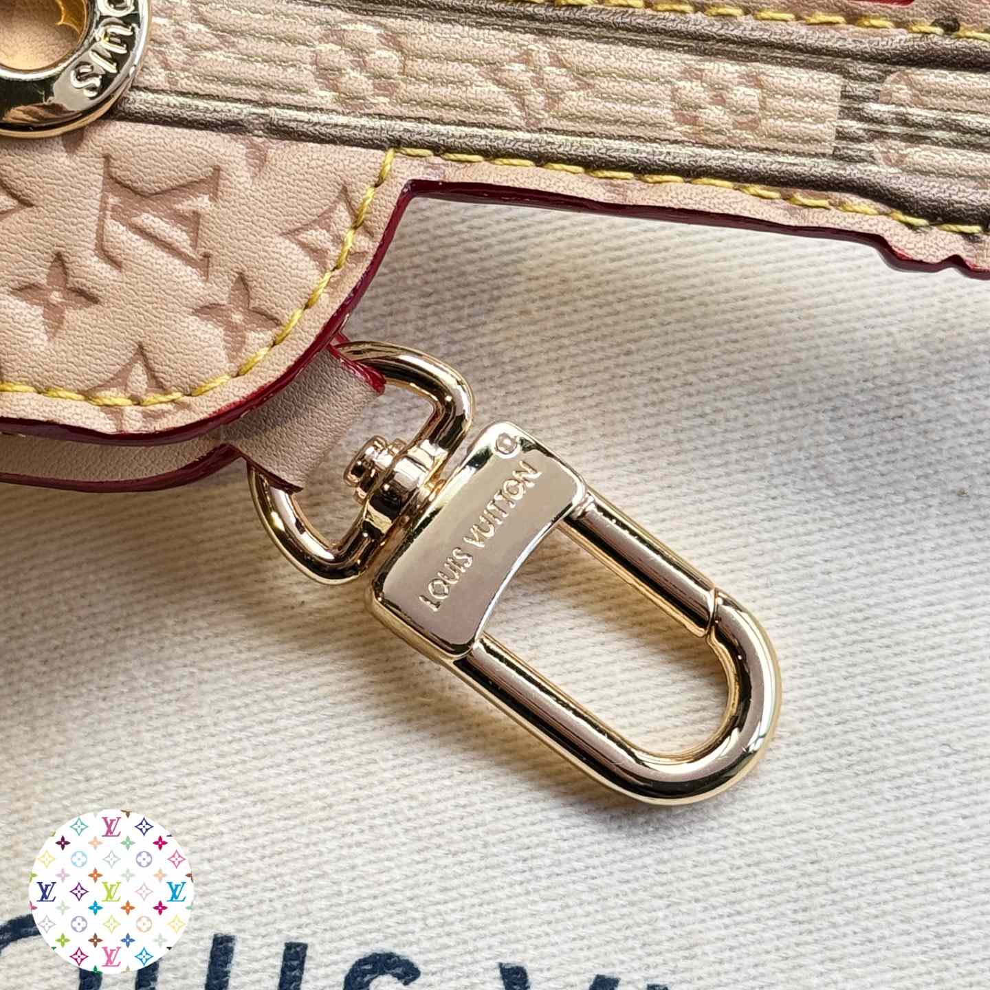 Louis Vuitton Guitar Pouch Bag Charm   M02032 - EUR FASHION