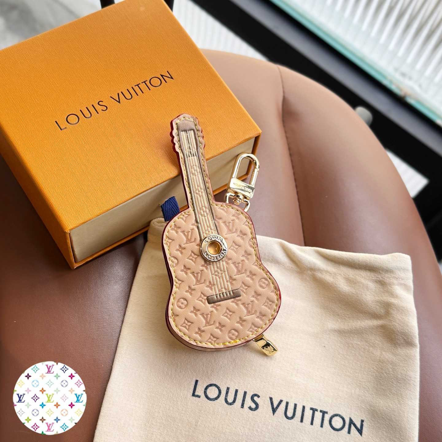 Louis Vuitton Guitar Pouch Bag Charm   M02032 - EUR FASHION