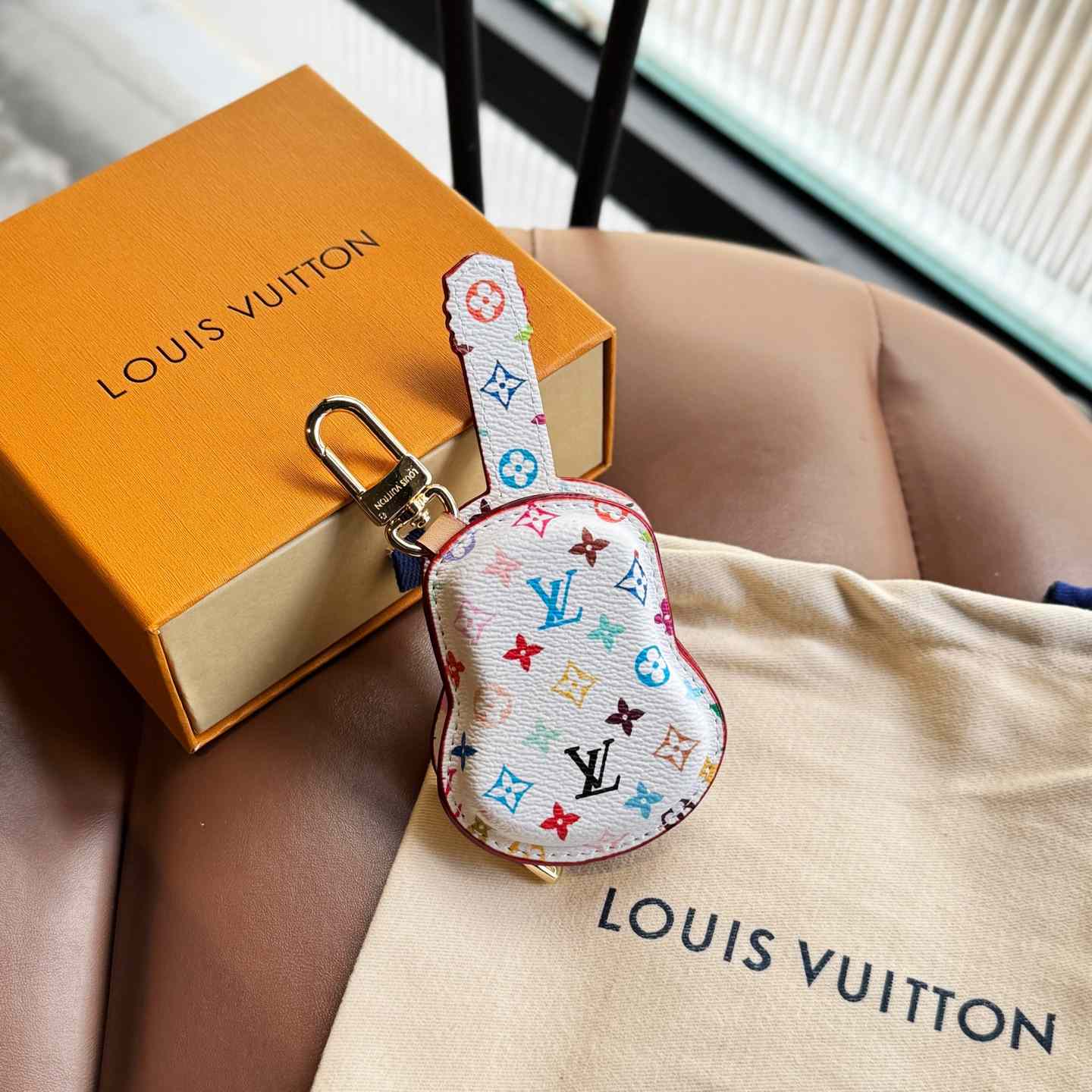 Louis Vuitton Guitar Pouch Bag Charm   M02032 - EUR FASHION
