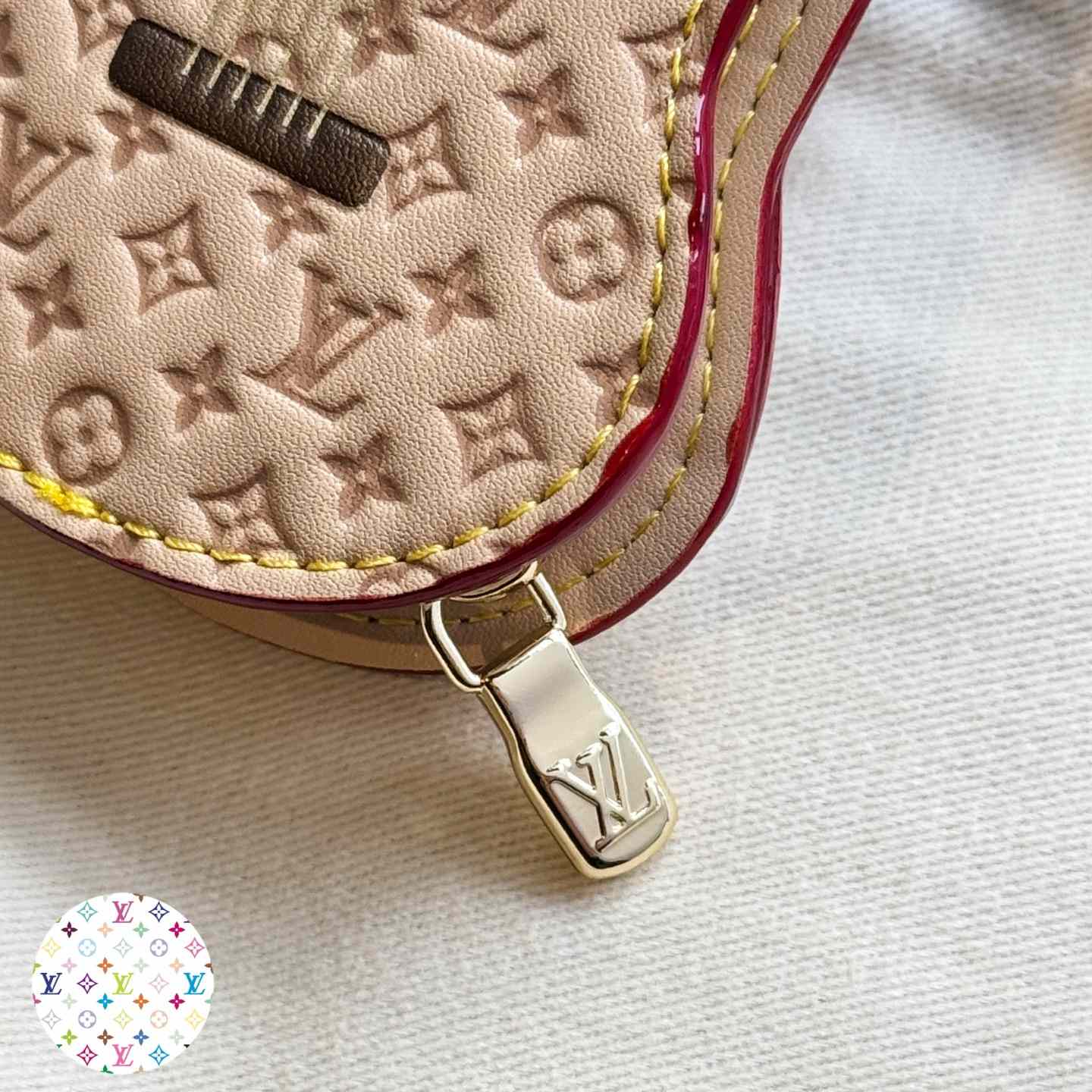 Louis Vuitton Guitar Pouch Bag Charm   M02032 - EUR FASHION