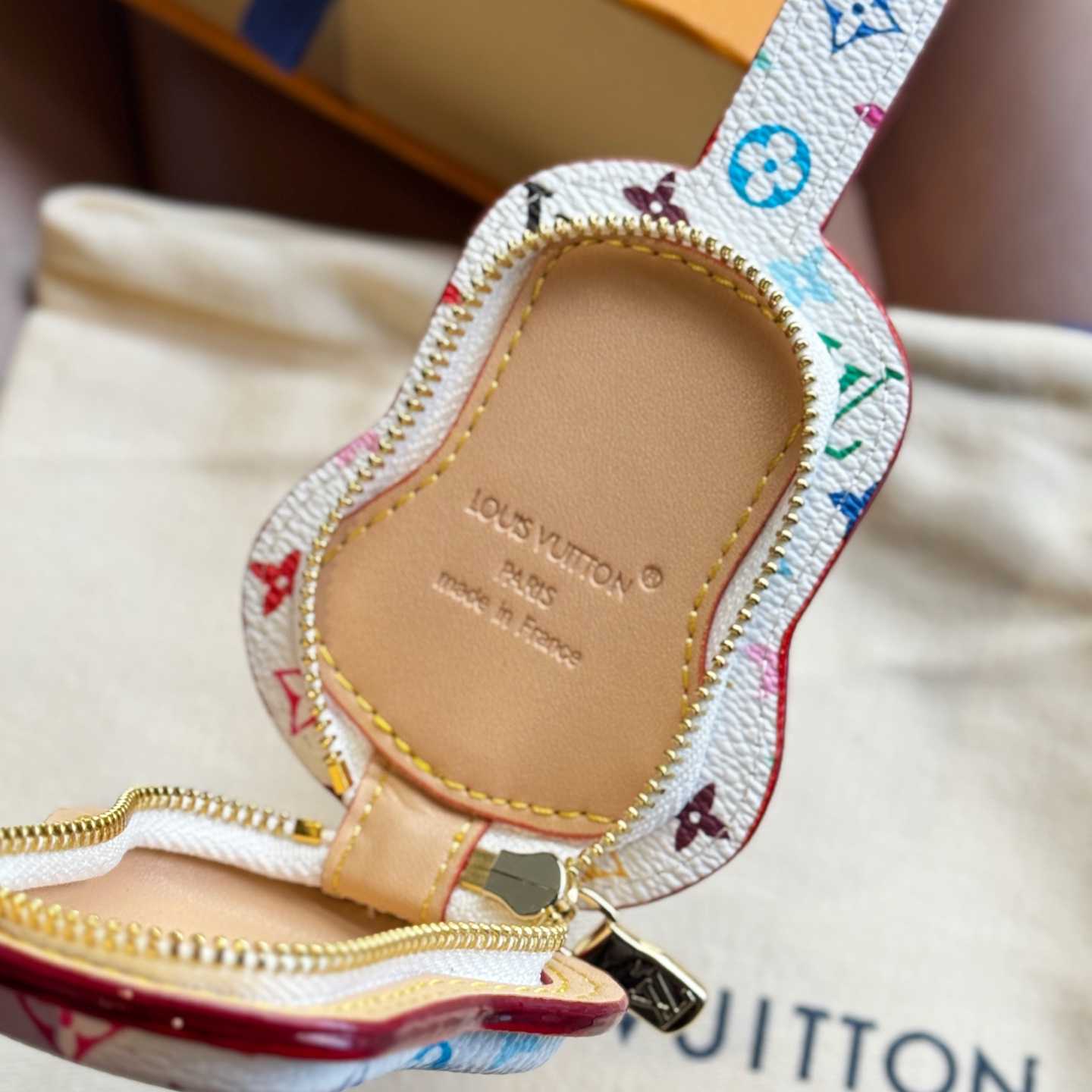 Louis Vuitton Guitar Pouch Bag Charm   M02032 - EUR FASHION