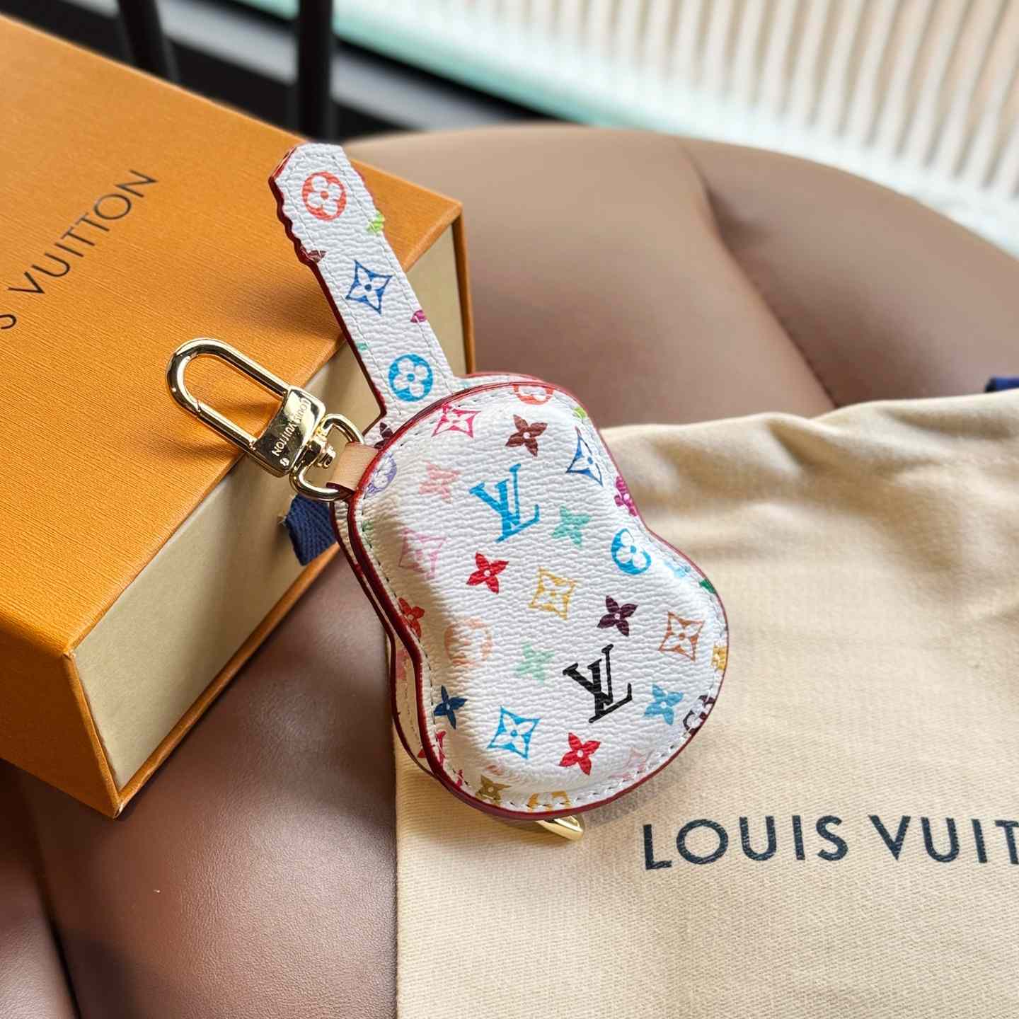 Louis Vuitton Guitar Pouch Bag Charm   M02032 - EUR FASHION