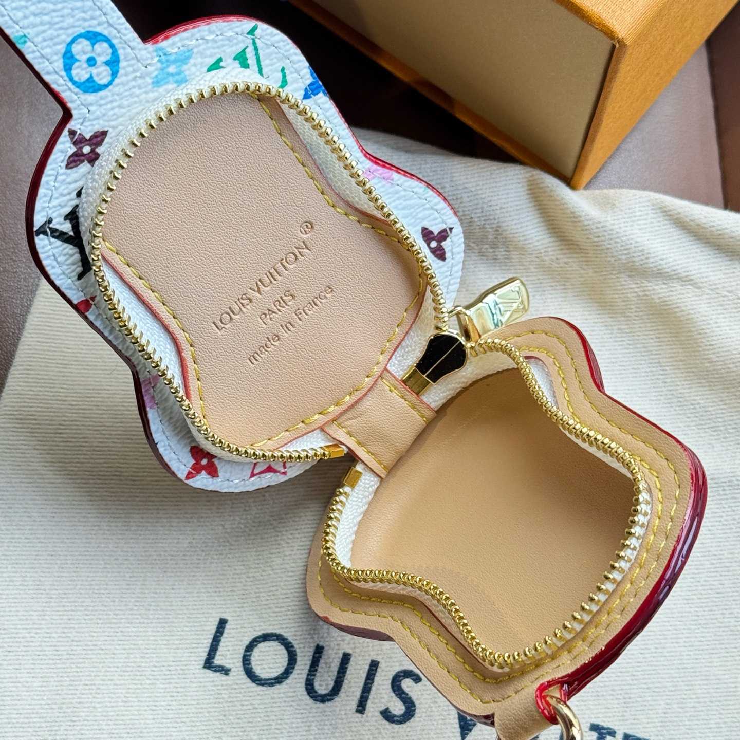 Louis Vuitton Guitar Pouch Bag Charm   M02032 - EUR FASHION