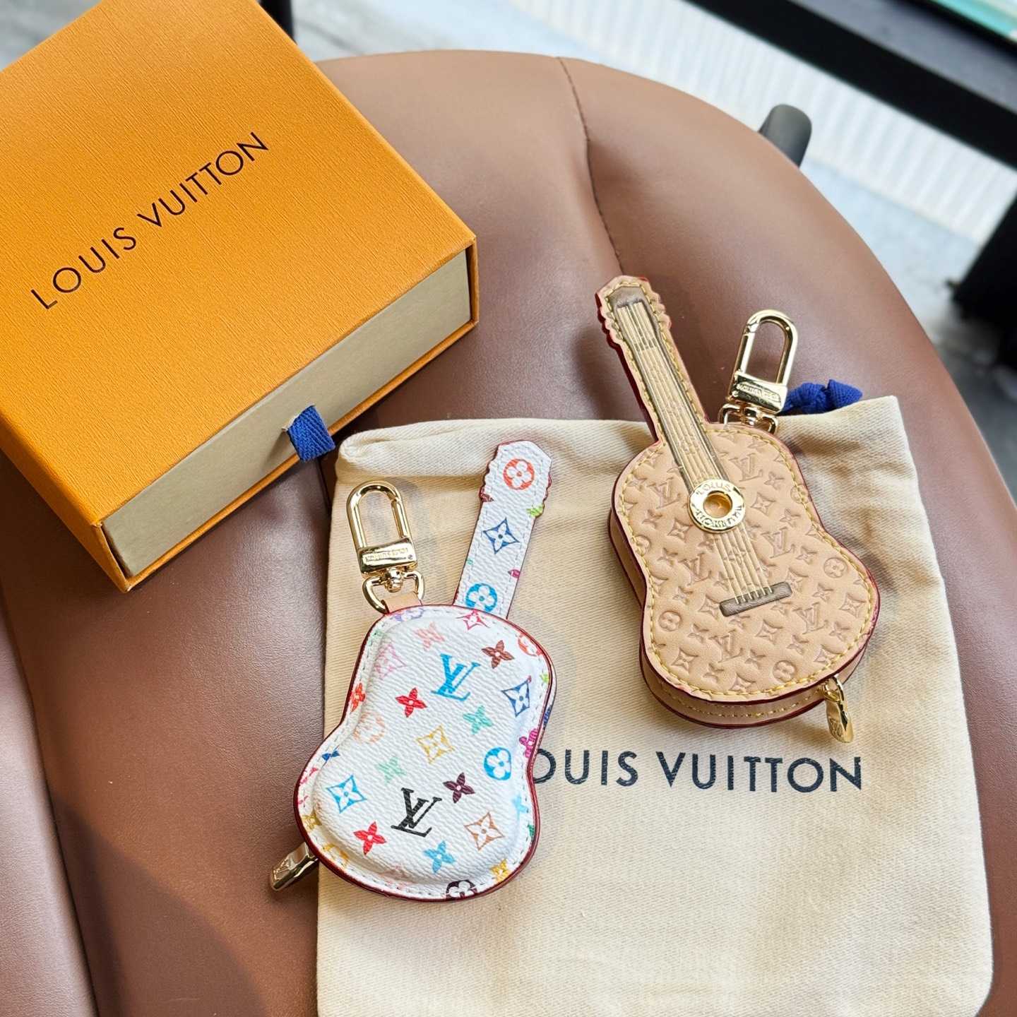Louis Vuitton Guitar Pouch Bag Charm   M02032 - EUR FASHION