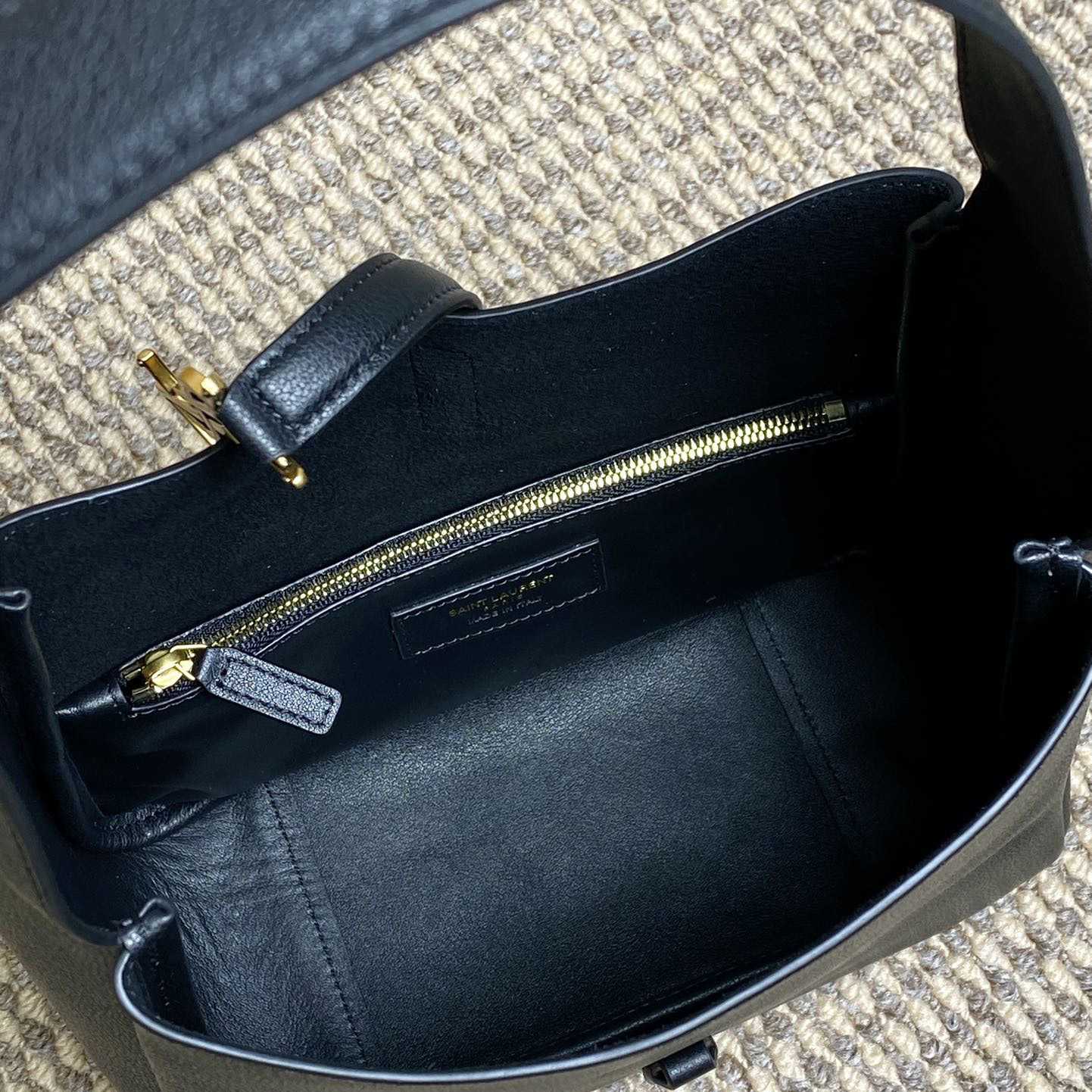 Saint Laurent LE 5 À 7 Supple Small In Grained Leather - EUR FASHION