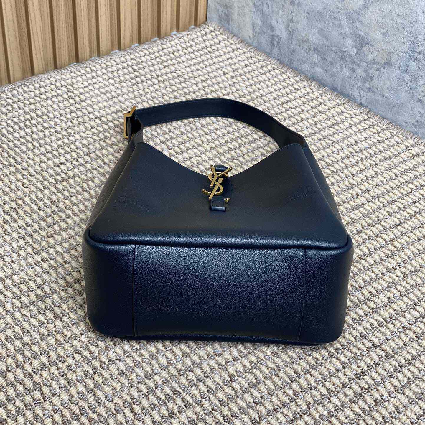 Saint Laurent LE 5 À 7 Supple Small In Grained Leather - EUR FASHION