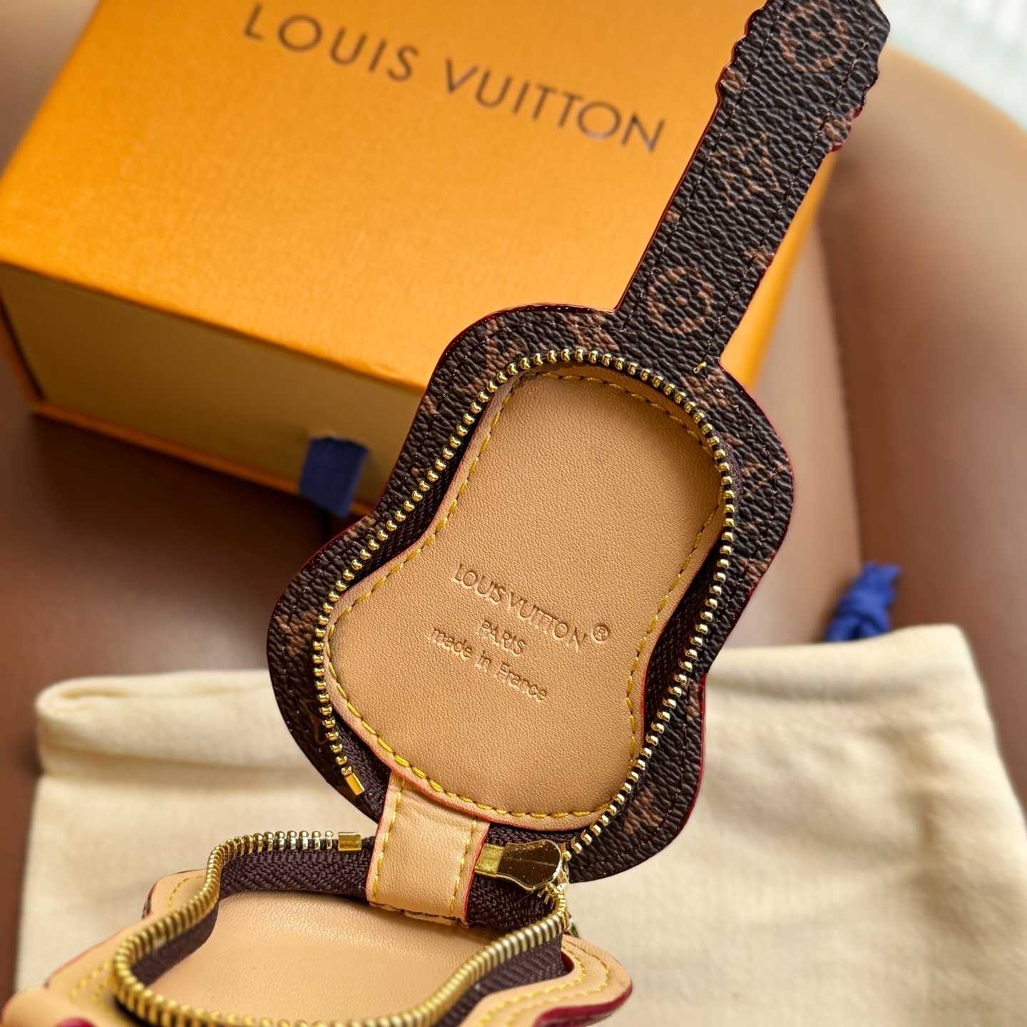 Louis Vuitton Guitar Pouch Bag Charm   M02032 - EUR FASHION