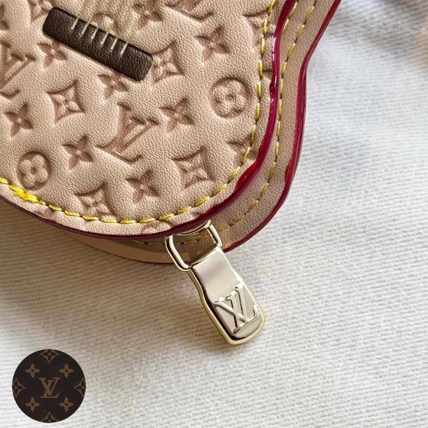 Louis Vuitton Guitar Pouch Bag Charm   M02032 - EUR FASHION