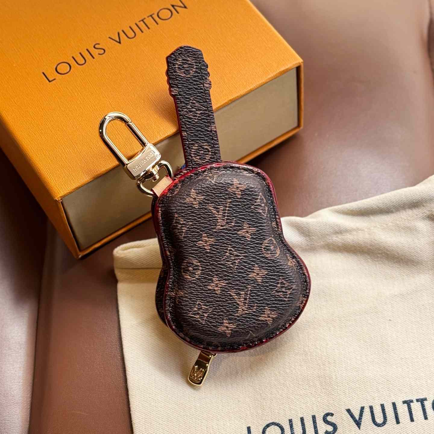 Louis Vuitton Guitar Pouch Bag Charm   M02032 - EUR FASHION
