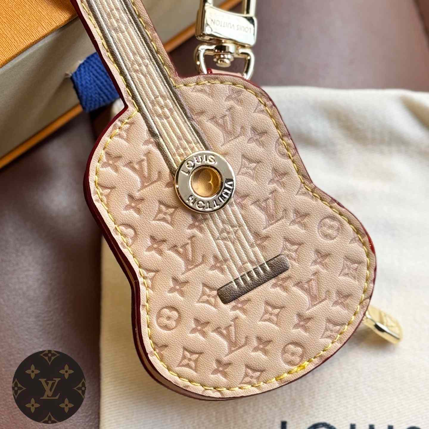 Louis Vuitton Guitar Pouch Bag Charm   M02032 - EUR FASHION
