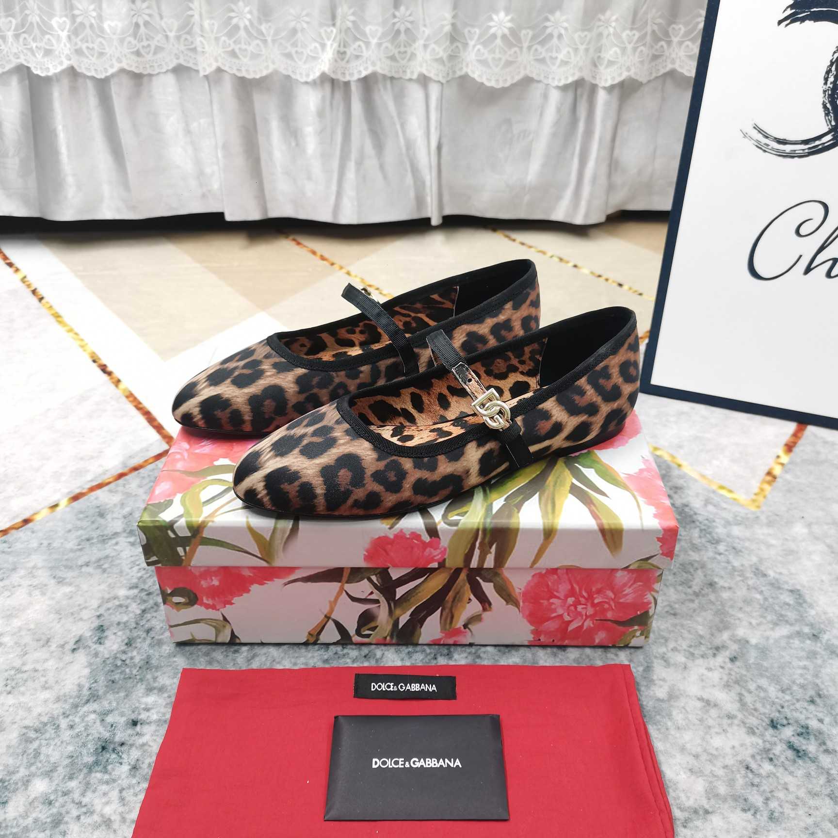 Dolce & Gabbana Printed Velvet Ballet Flats - EUR FASHION