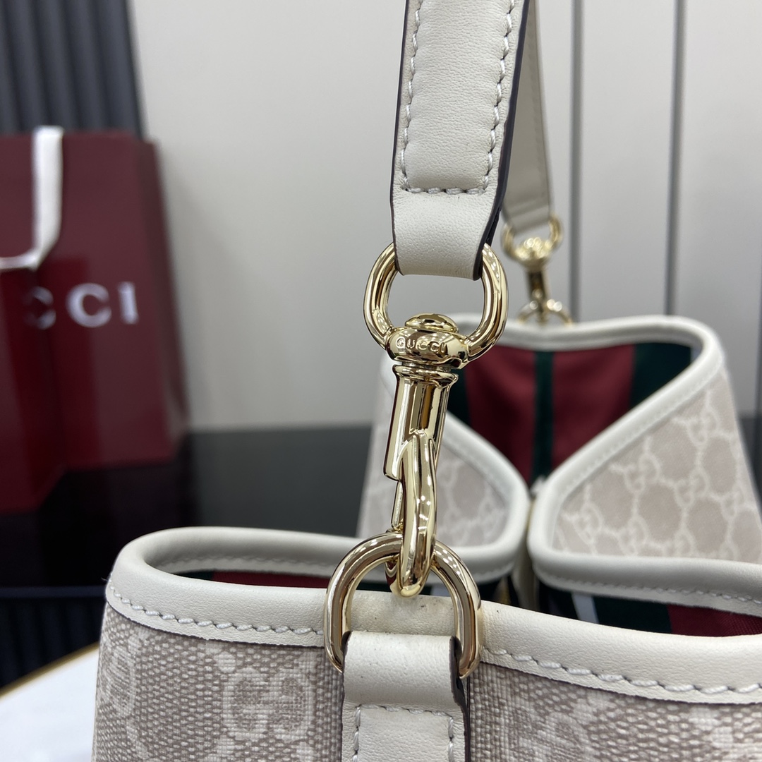 Gucci GG Emblem Small Shoulder Bag - EUR FASHION