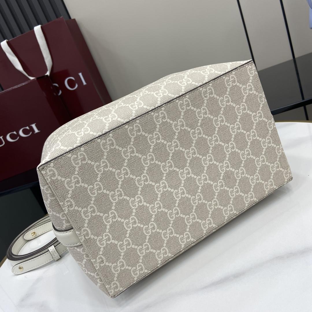 Gucci GG Emblem Small Shoulder Bag - EUR FASHION