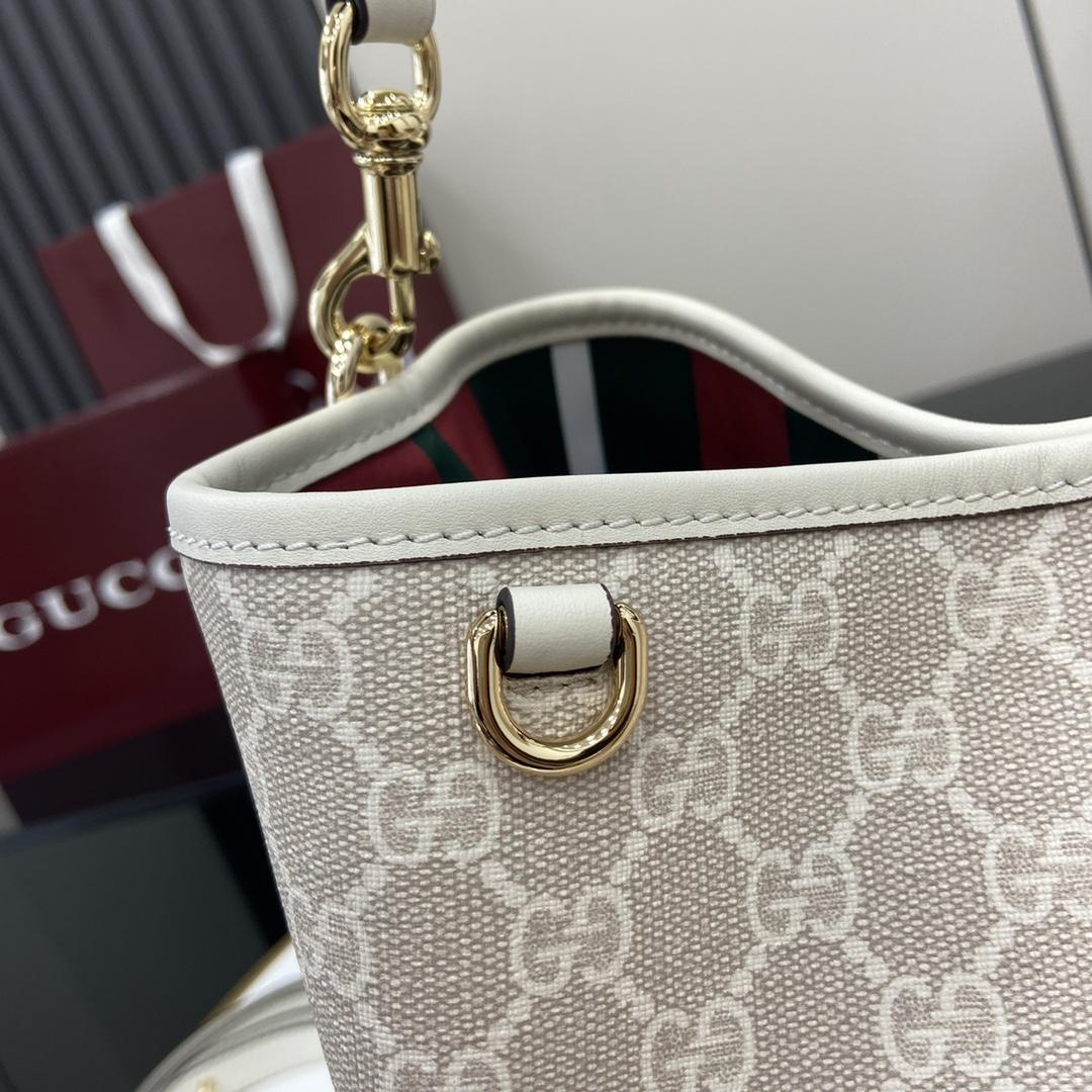Gucci GG Emblem Small Shoulder Bag - EUR FASHION