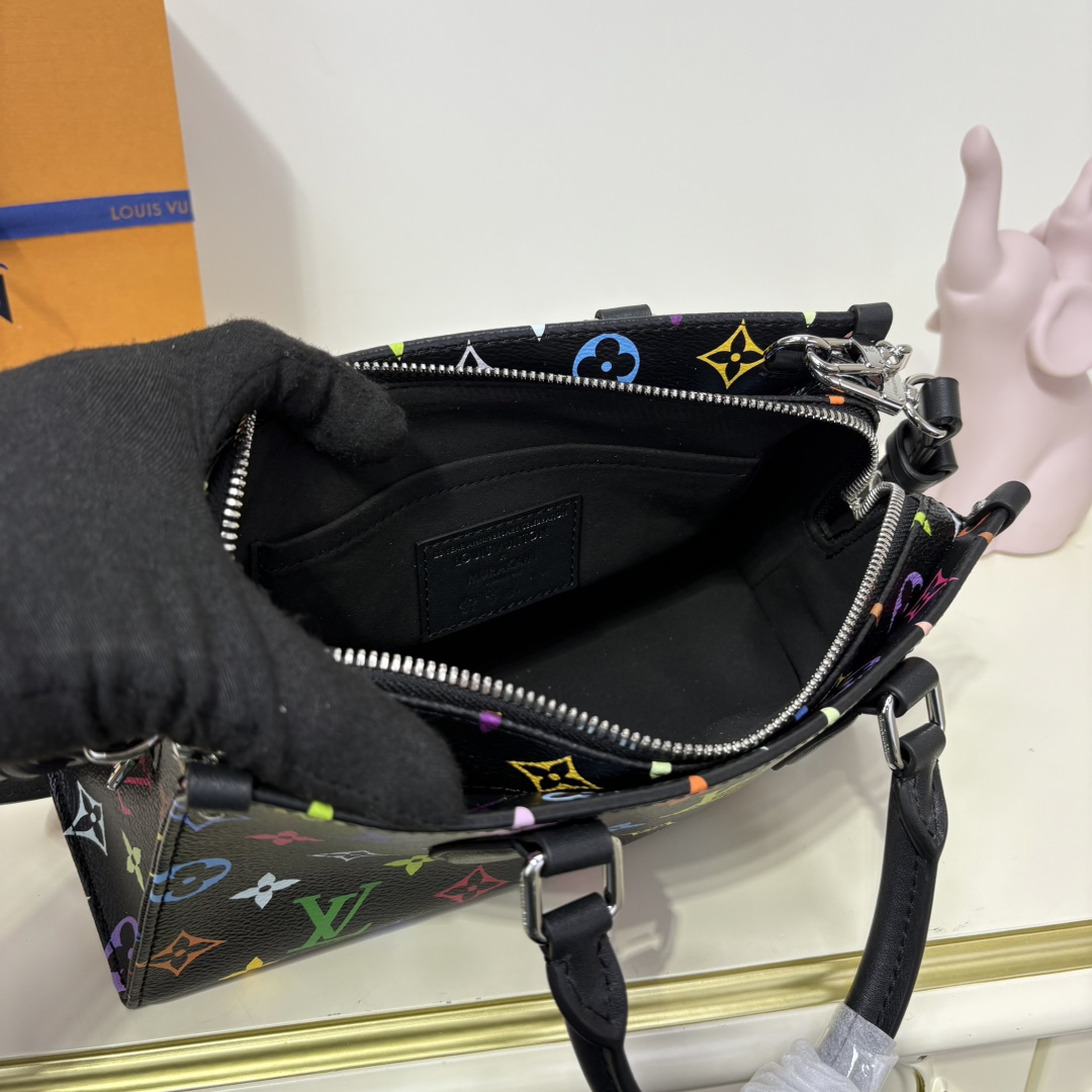 Louis Vuitton LV x TM OnTheGo East West Chain   M13260 - EUR FASHION