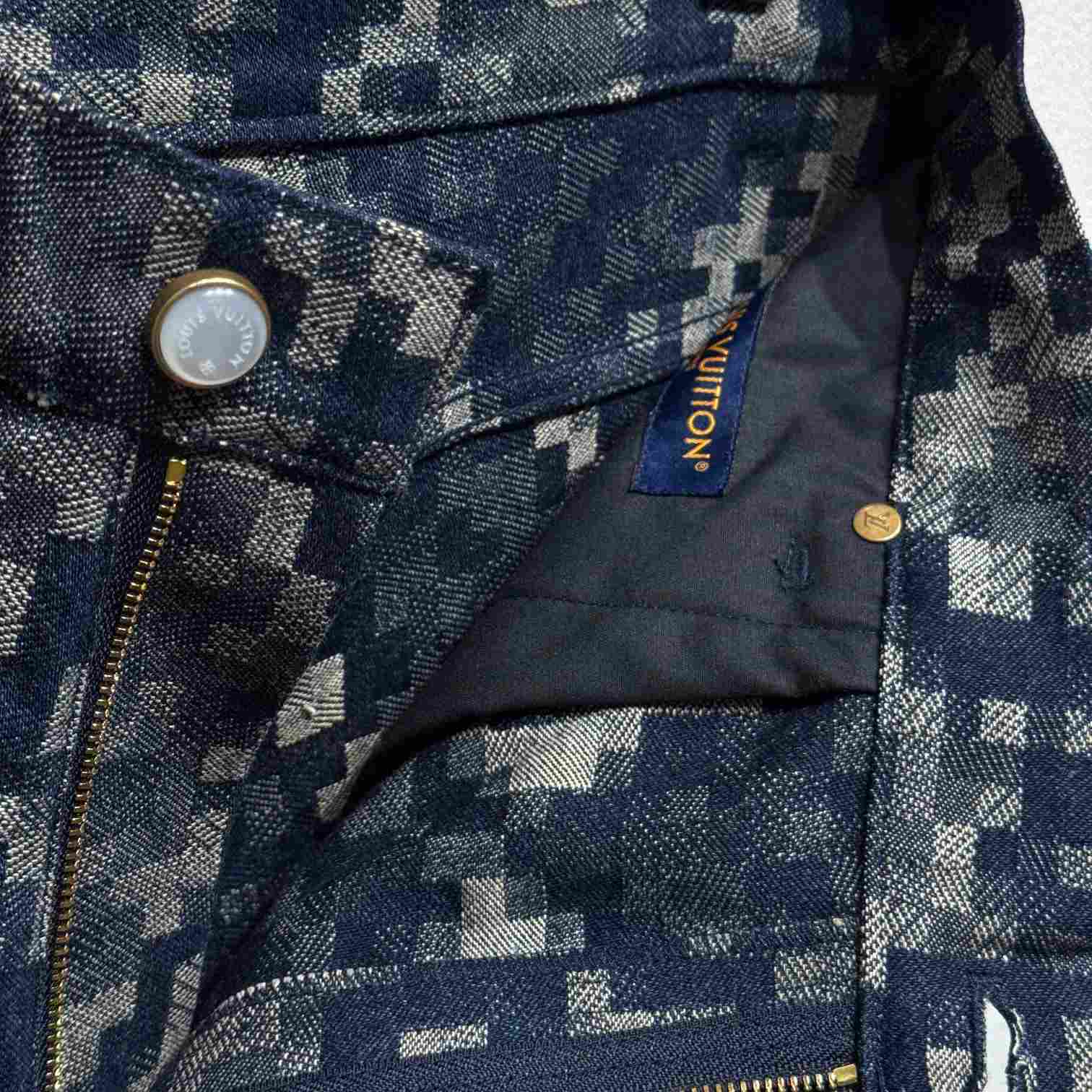 Louis Vuitton Graphic Denim Skate Shorts - EUR FASHION