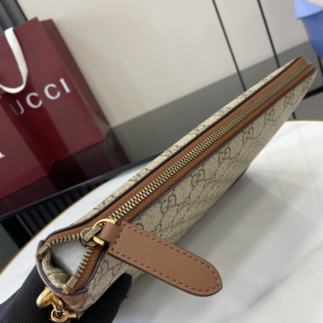 Gucci GG Emblem Small Business Case - EUR FASHION