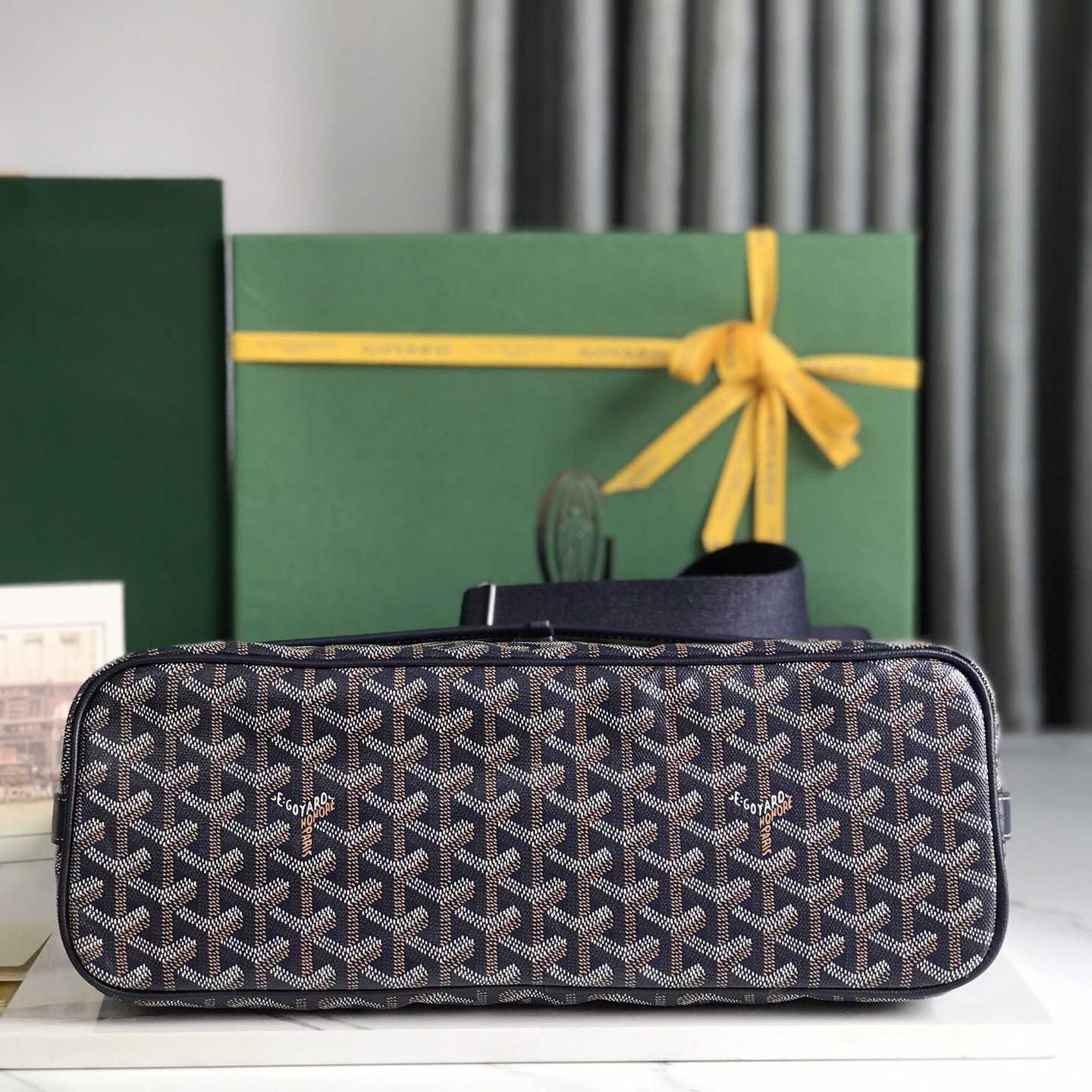Goyard Capetien MM Messenger Bag   - EUR FASHION