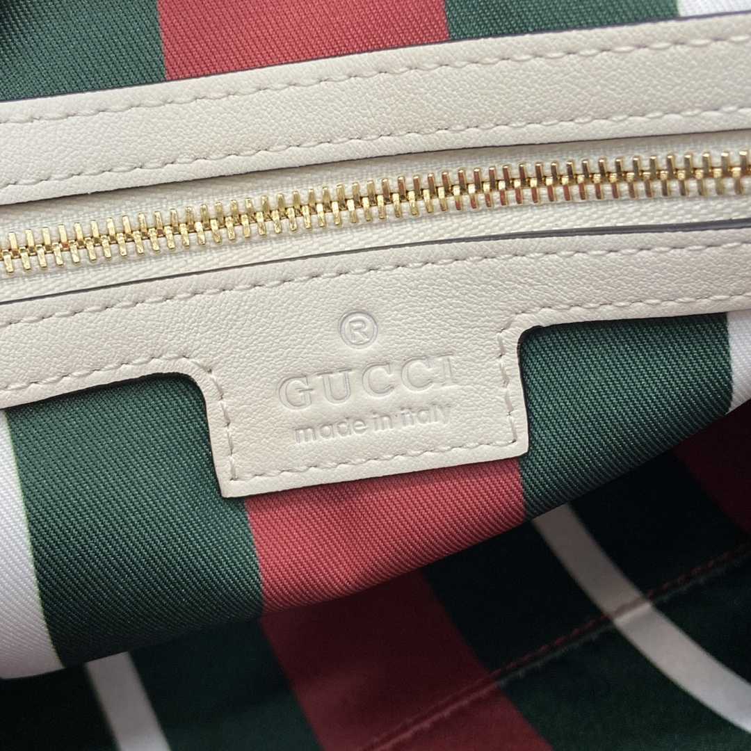 Gucci GG Emblem Medium Shoulder Bag - EUR FASHION
