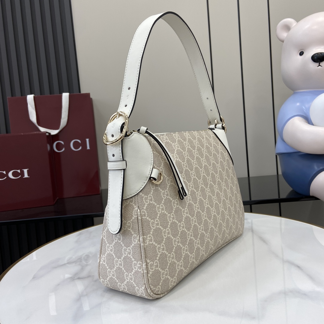 Gucci GG Emblem Medium Shoulder Bag - EUR FASHION