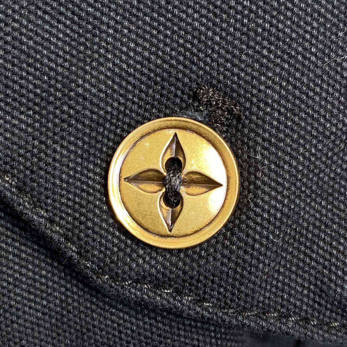 Louis Vuitton Cotton Utility Cargo Shorts   1AFJ54 - EUR FASHION