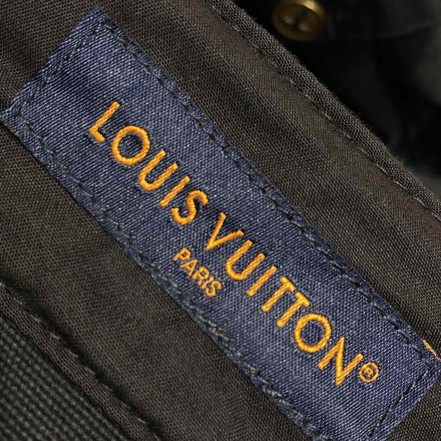 Louis Vuitton Cotton Utility Cargo Shorts   1AFJ54 - EUR FASHION