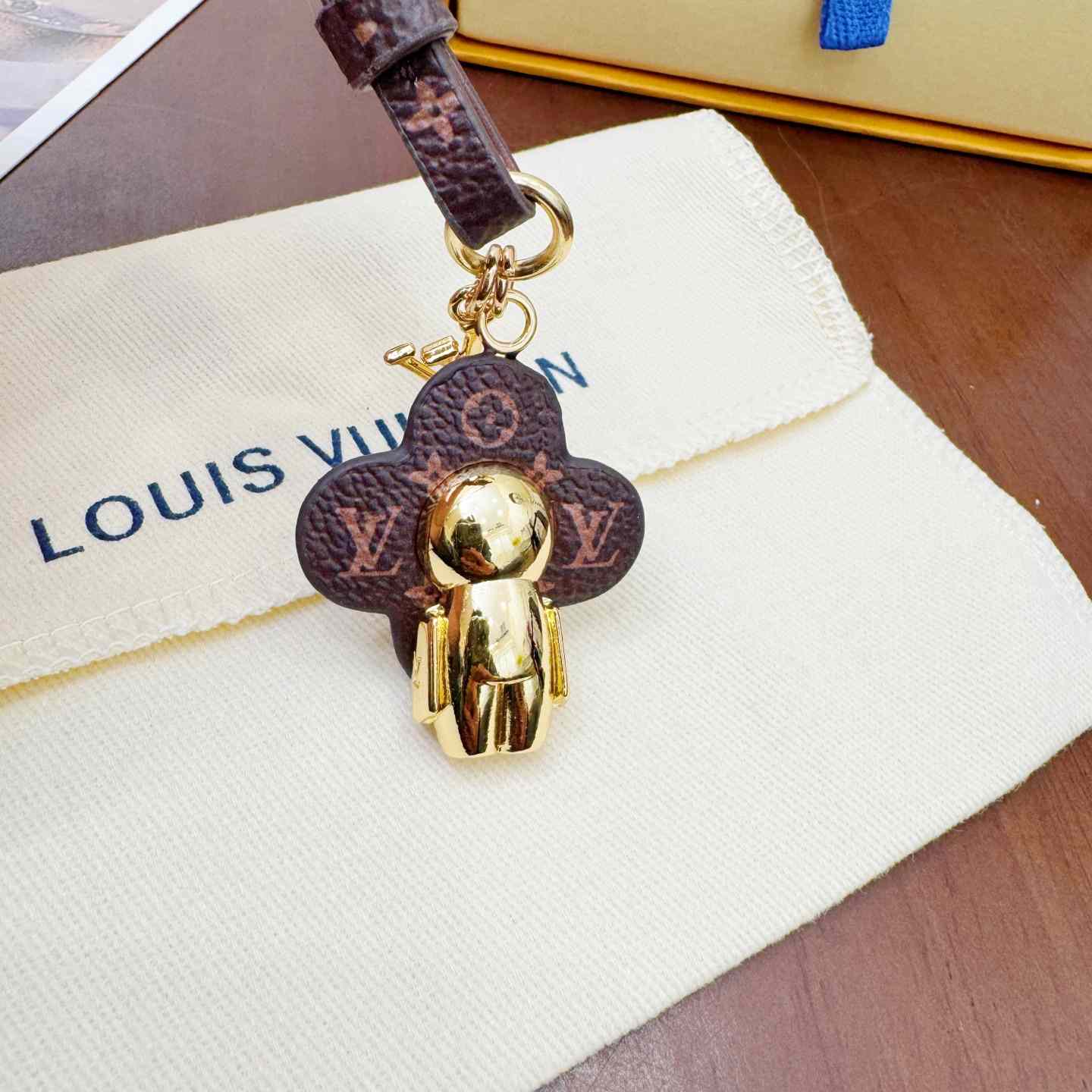 Louis Vuitton Mini Vivienne Bag Charm  M02177 - EUR FASHION