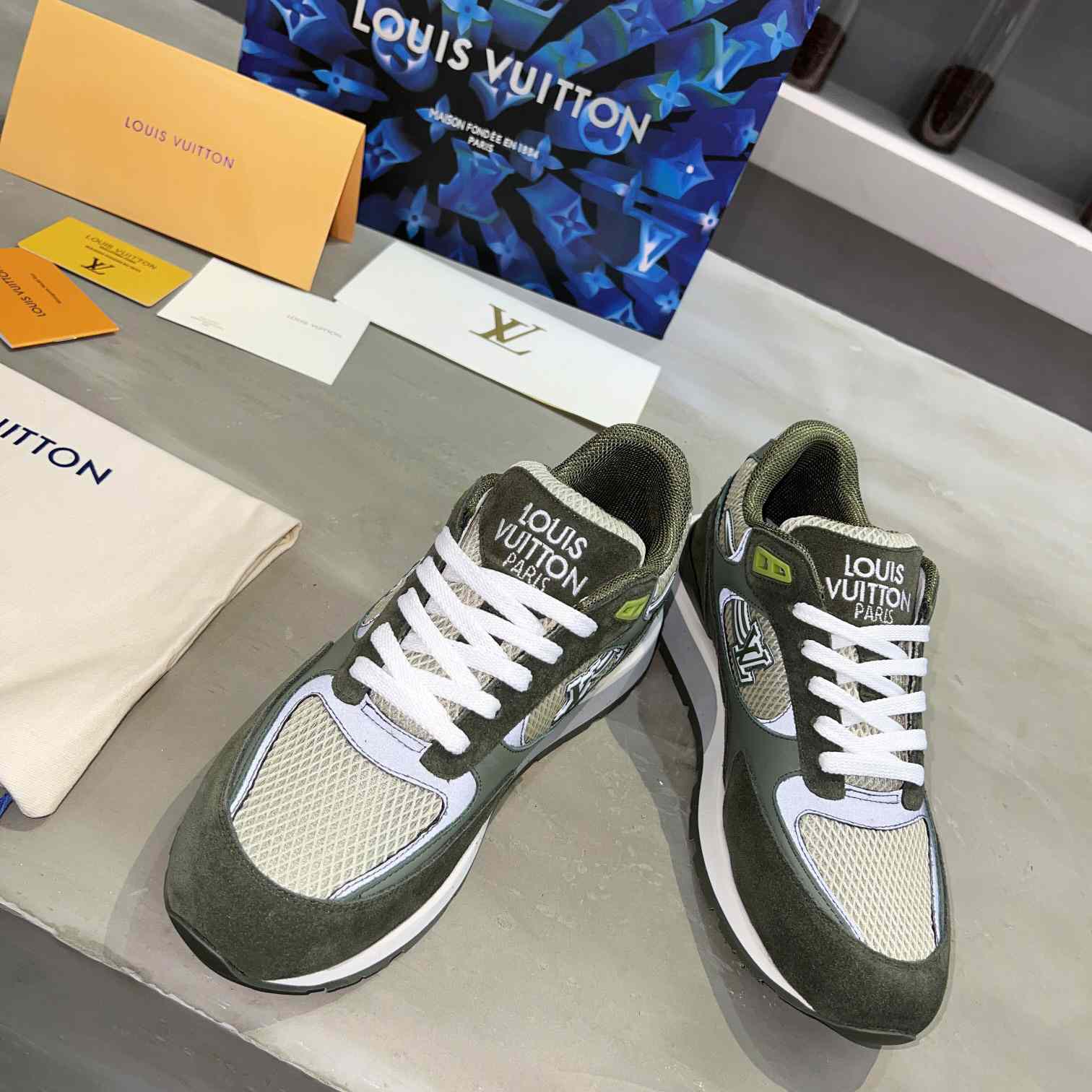 Louis Vuitton Run Away Sneaker   (upon uk size) - EUR FASHION