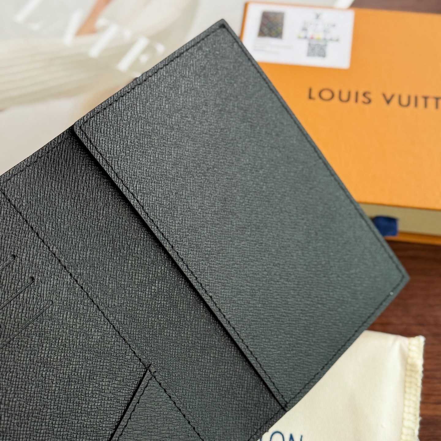 Louis Vuitton LV x TM Passport Cover   M13414 - EUR FASHION