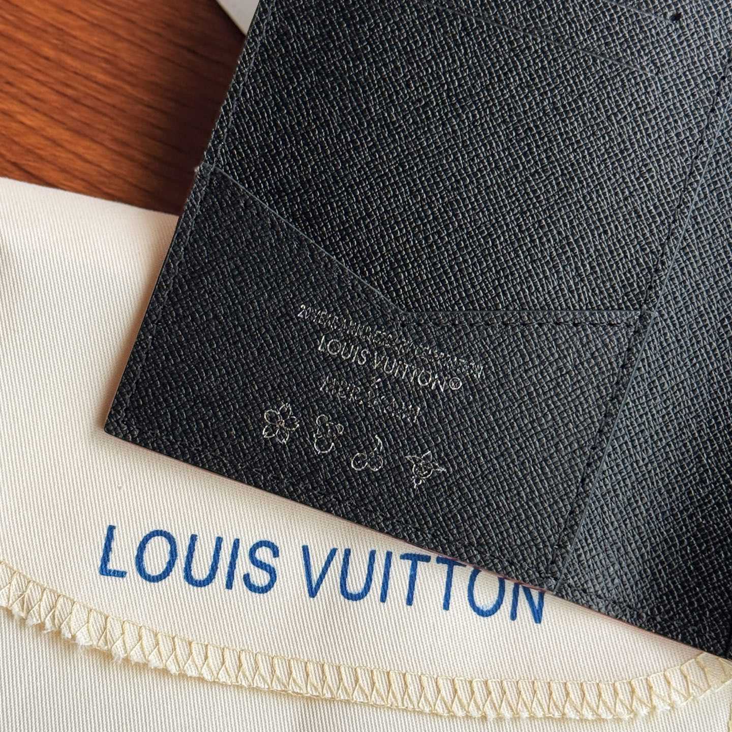 Louis Vuitton LV x TM Passport Cover   M13414 - EUR FASHION