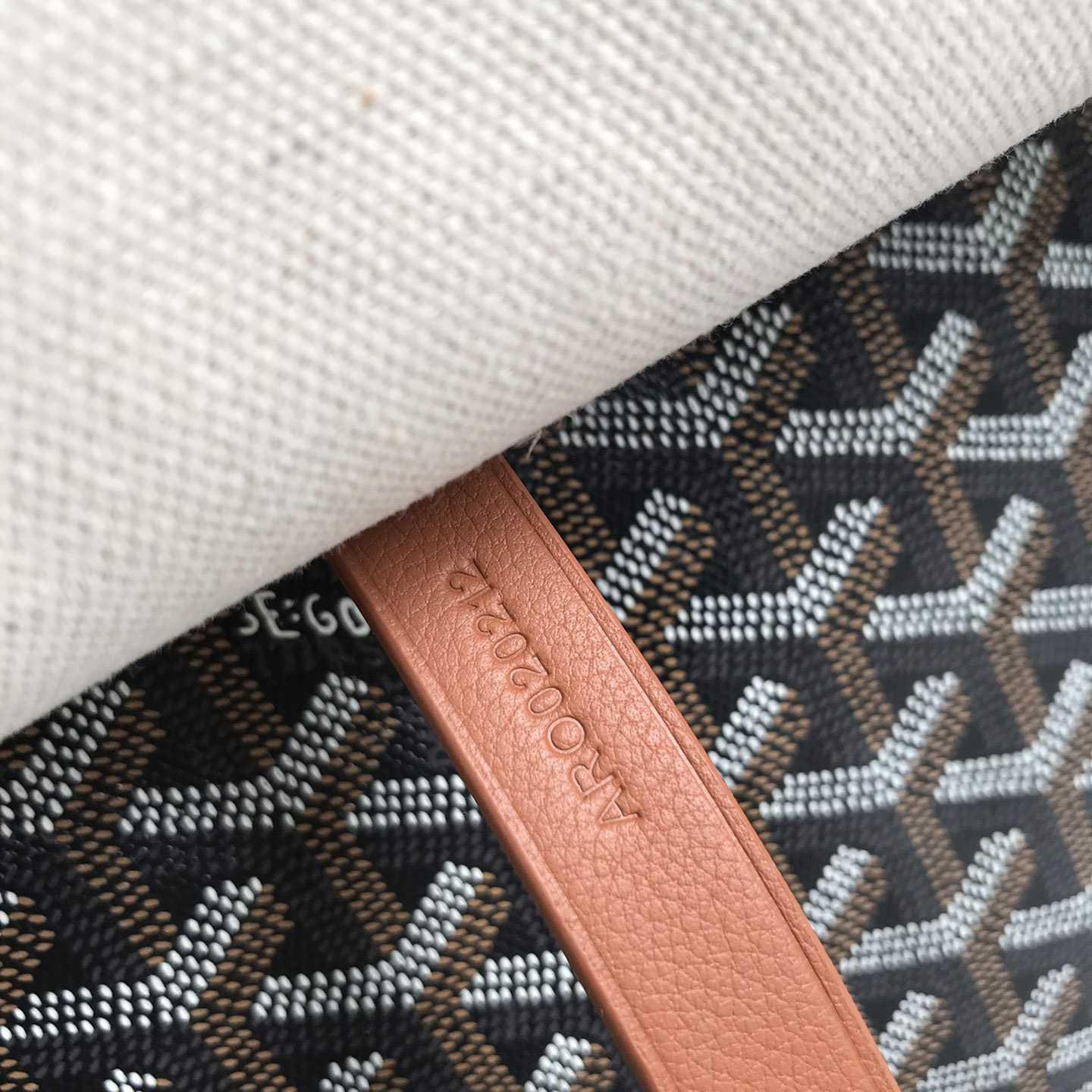 Goyard Capetien MM Messenger Bag   - EUR FASHION