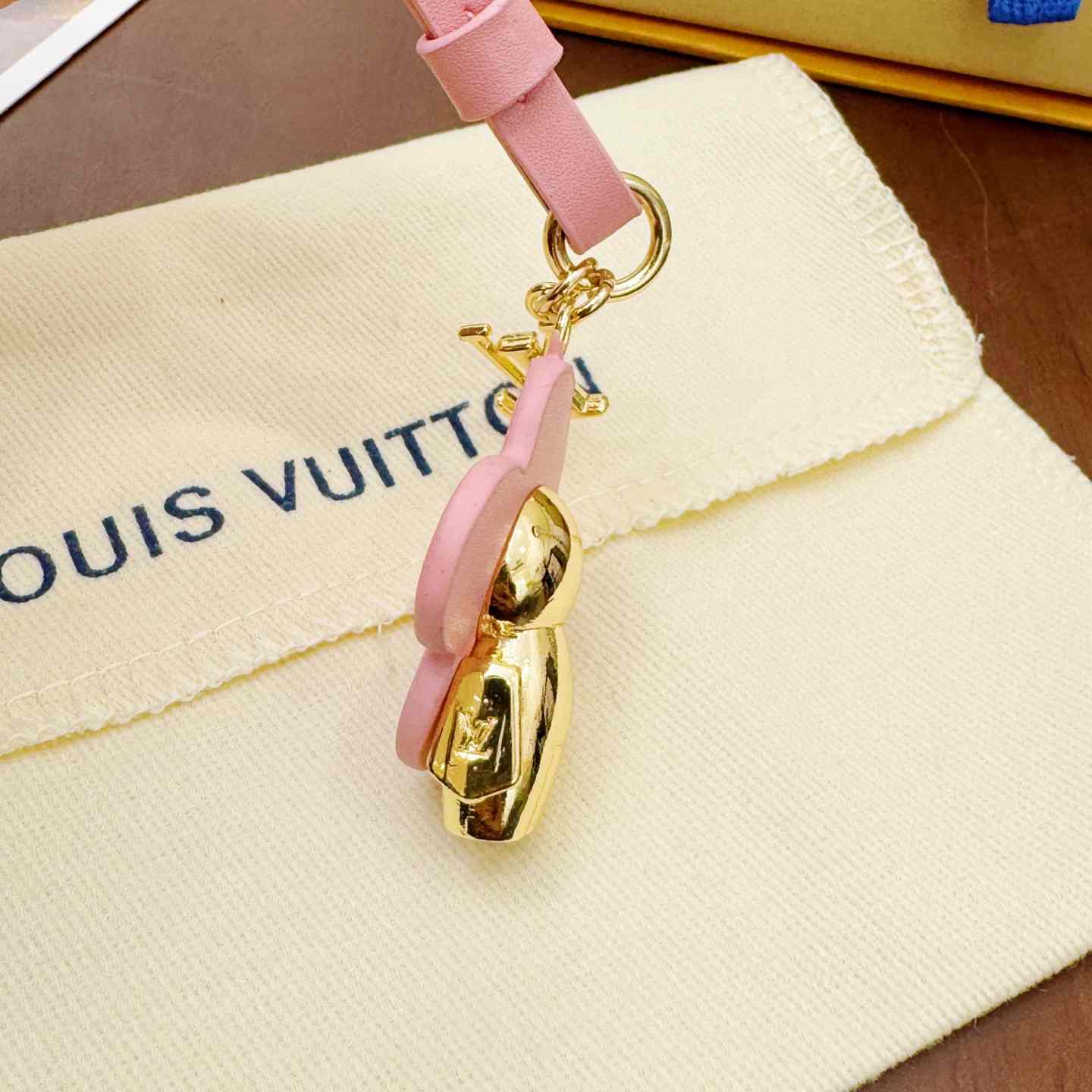 Louis Vuitton Mini Vivienne Bag Charm  M02127 - EUR FASHION
