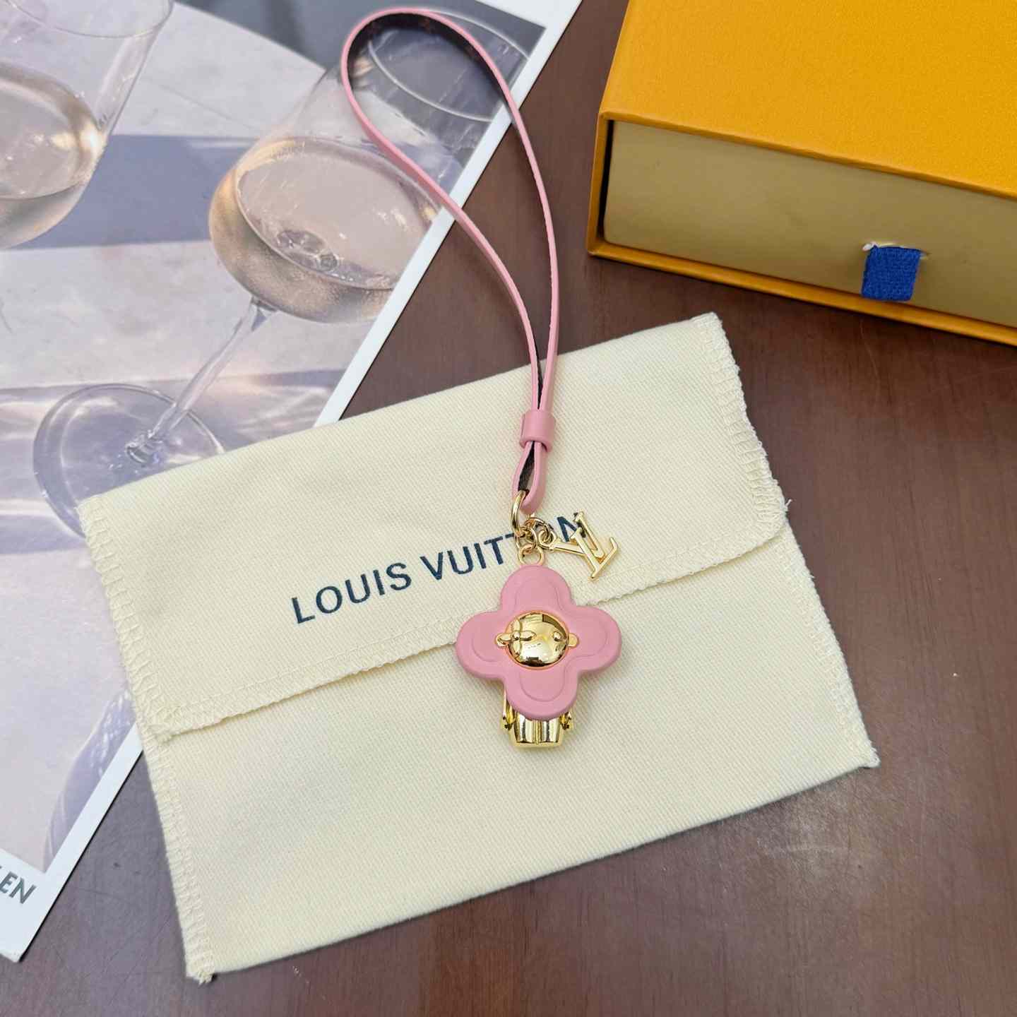 Louis Vuitton Mini Vivienne Bag Charm  M02127 - EUR FASHION
